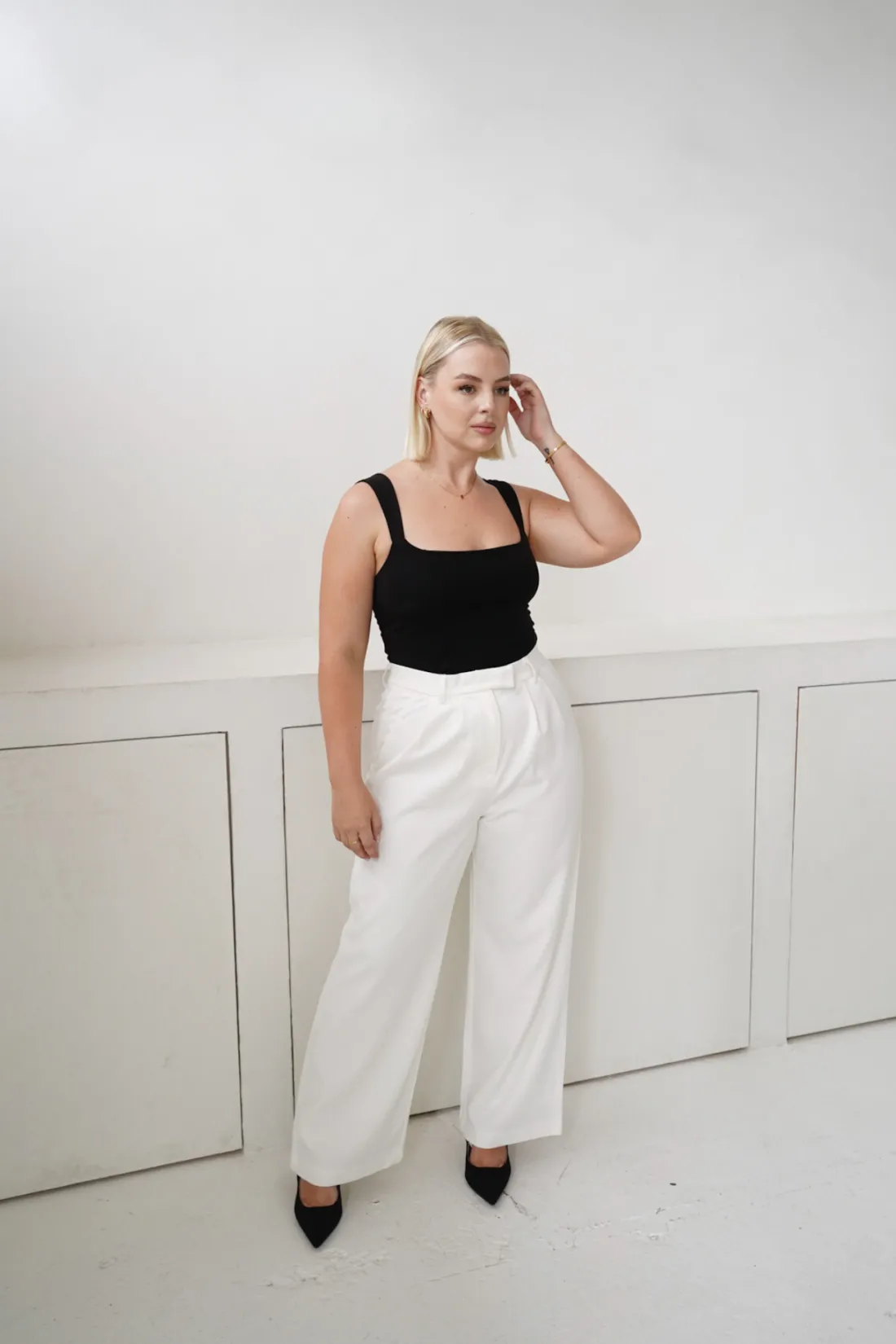 leyna_top_black_2.webp Fayt Tops | LEYNA TOP BLACK