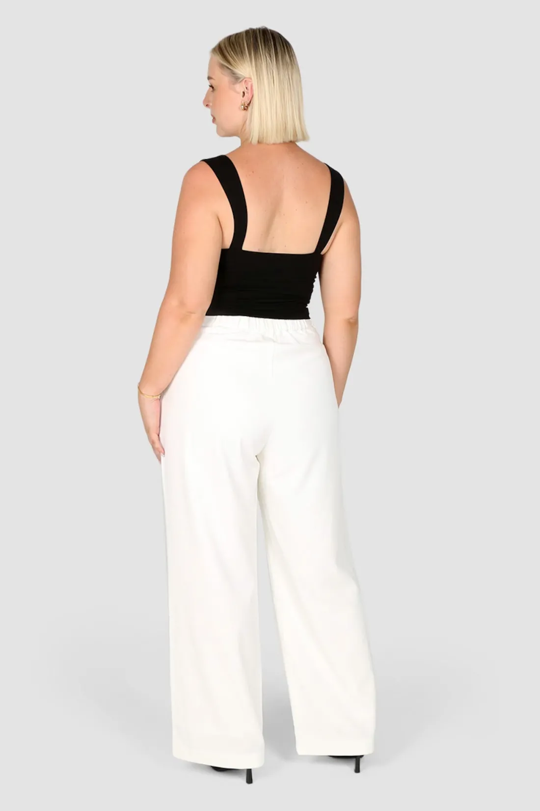 leyna_top_black_4.webp Fayt Tops | LEYNA TOP BLACK