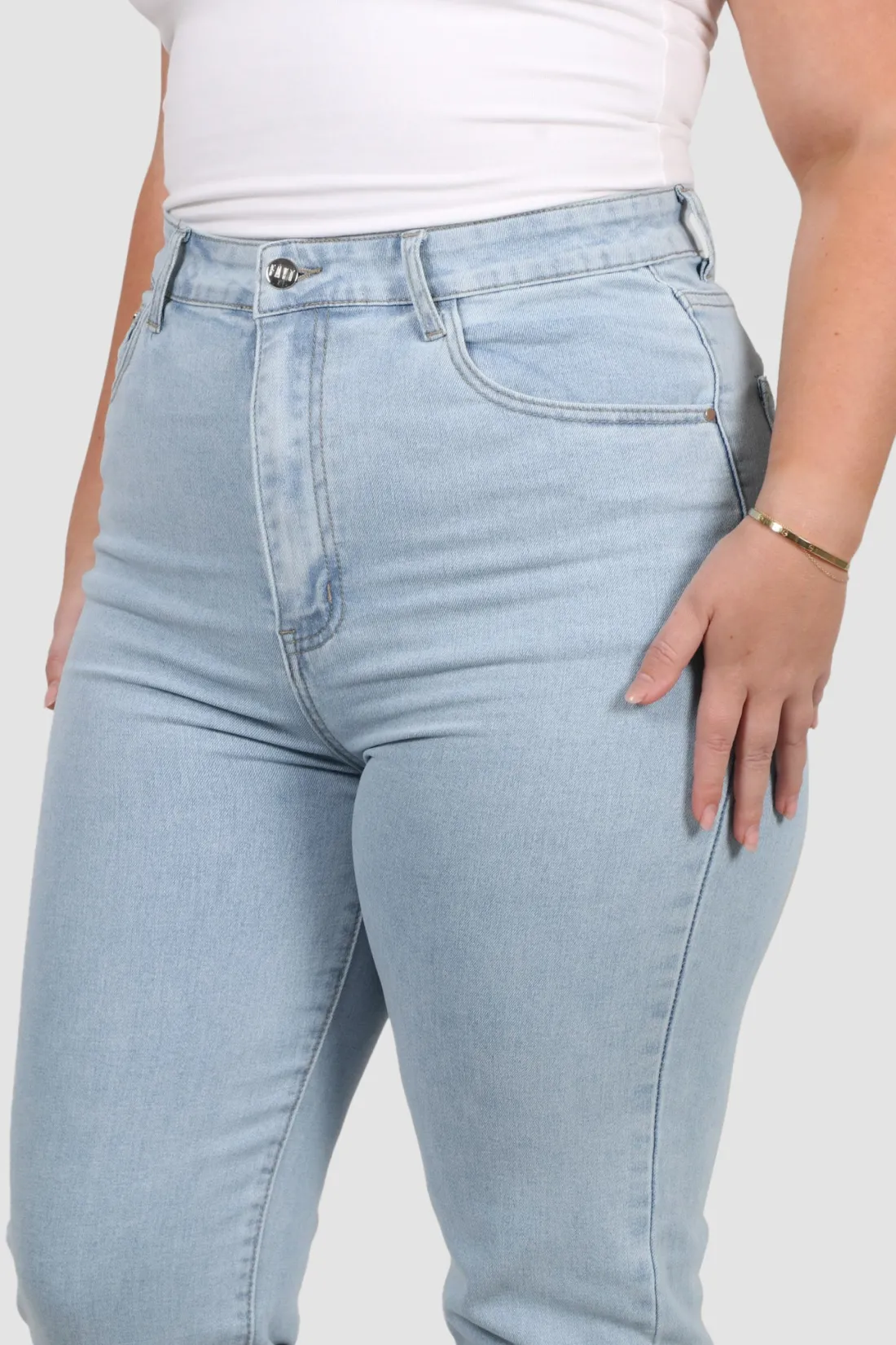 zetler_jeans_mid_blue_3.webp Fayt Denim | Jeans | ZETLER JEANS MID BLUE